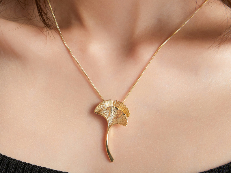 Women's Rose Gold Necklace